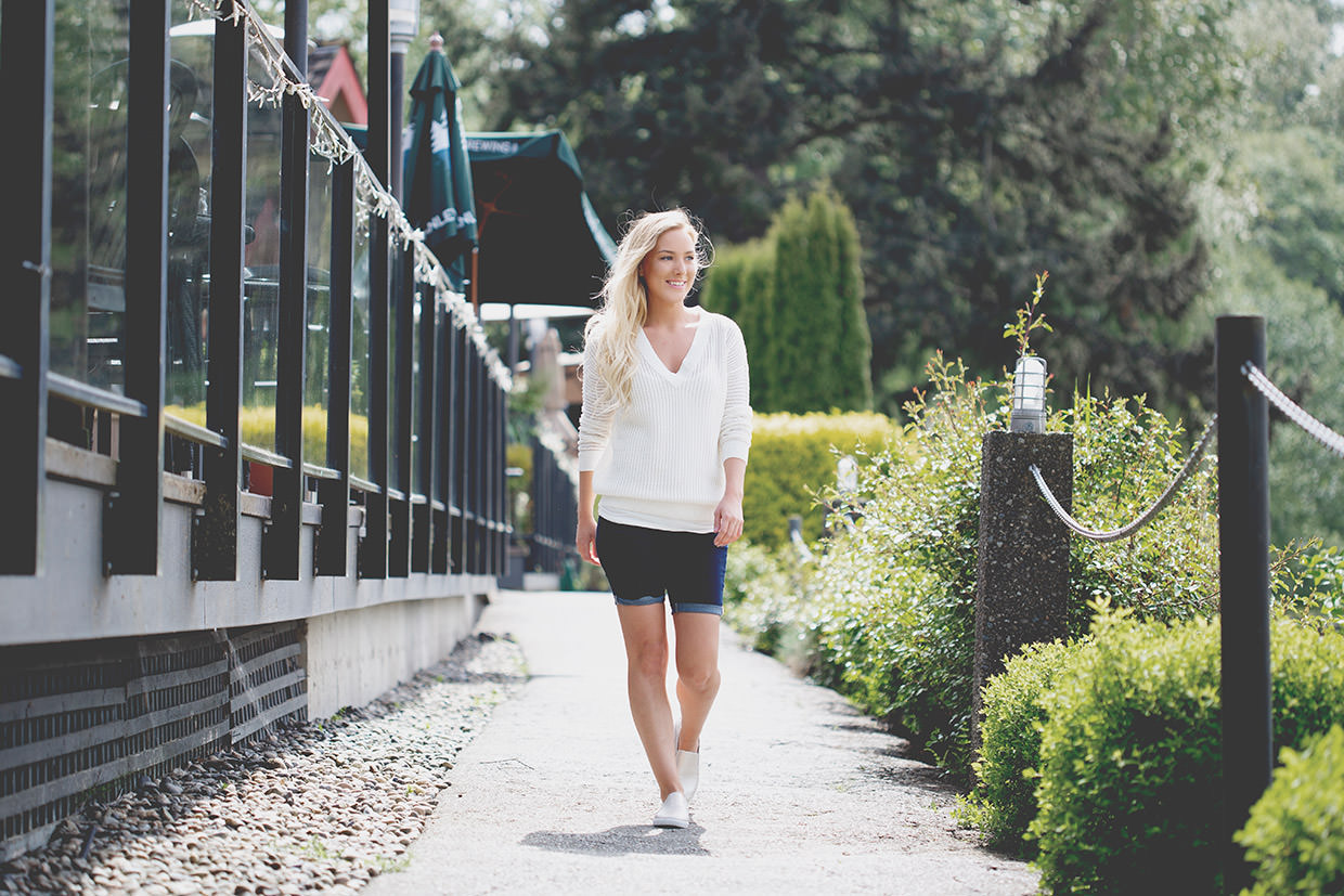 Silver Icing Flash Sale: How to Nail the Casual Beach Style Sweater Look